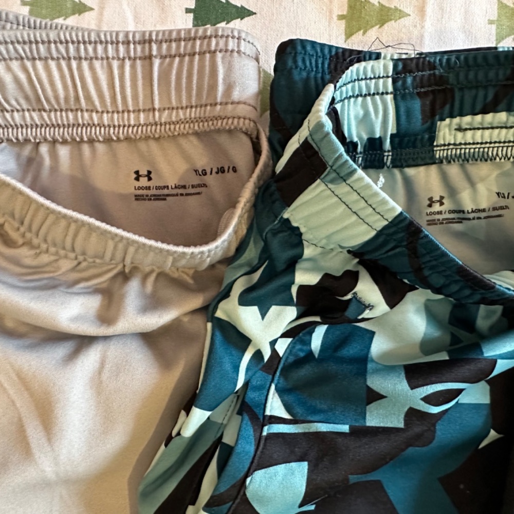 Under armor boys clothing lot …. Sz LARGE - Picture 12 of 12
